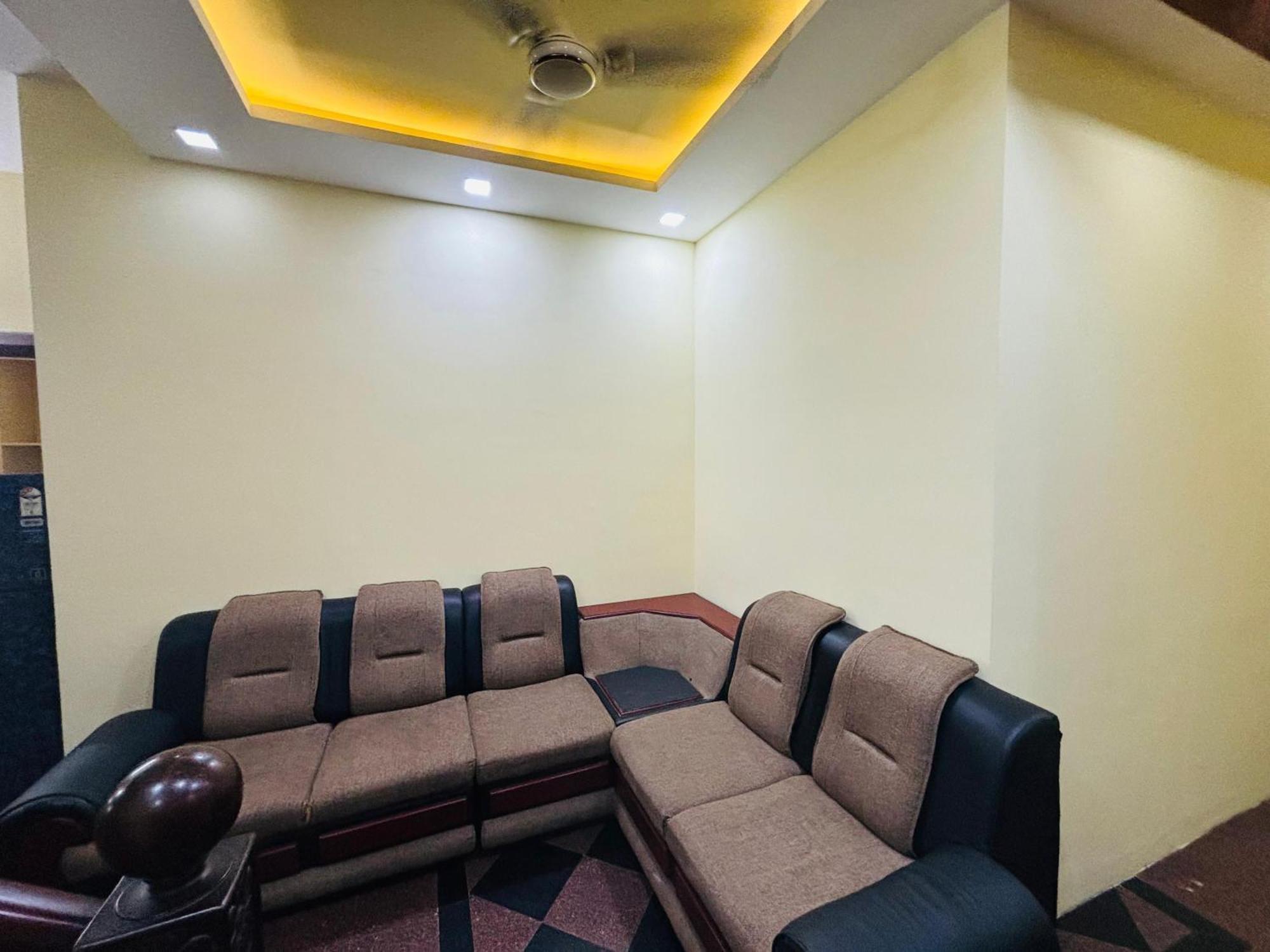 Isha Residency Hotel Kochi Exterior photo